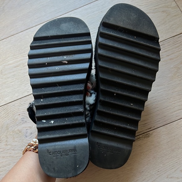 KOOLABURRA BY UGG ZEBRA SLIDES - Picture 4 of 4